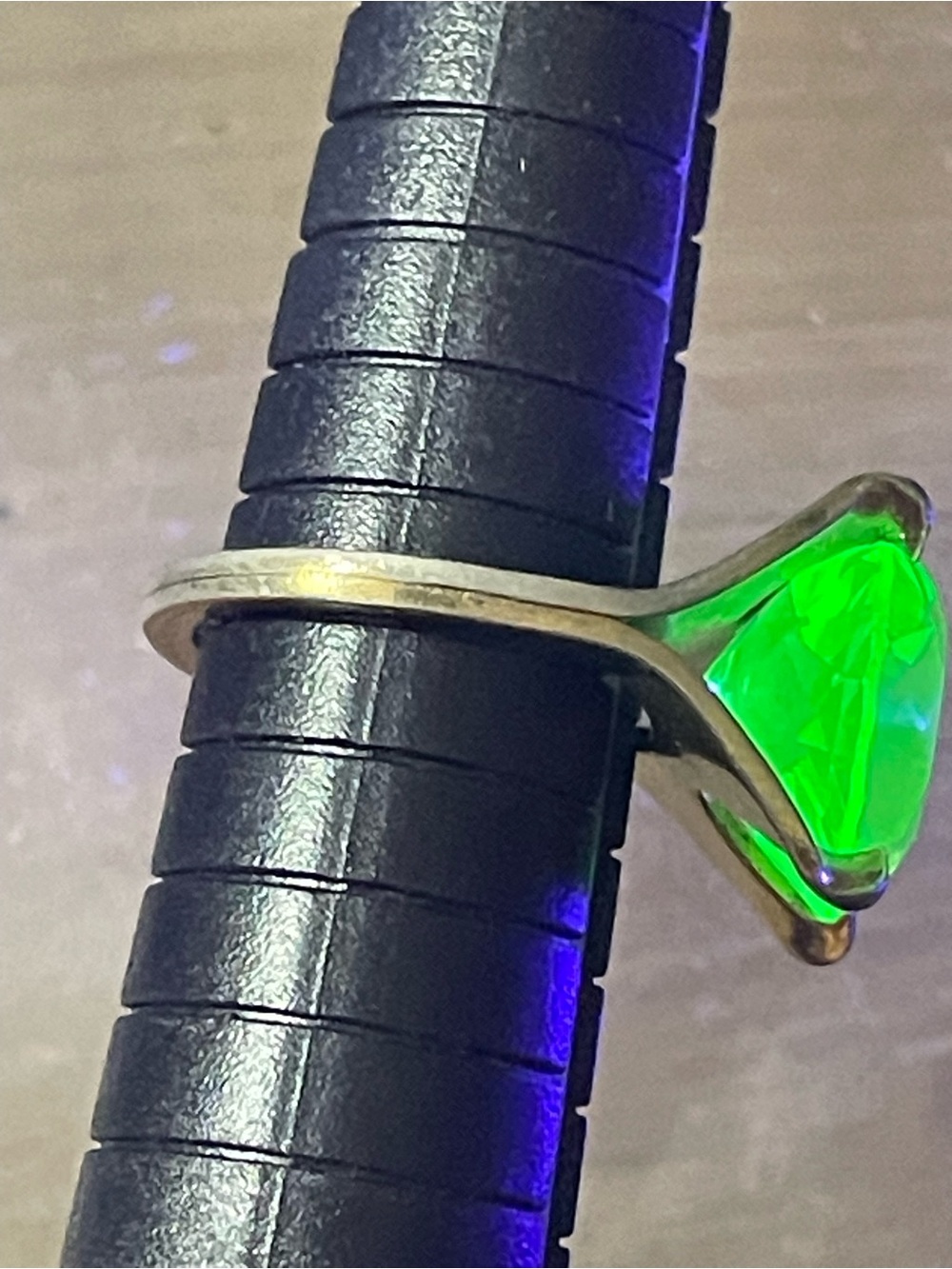 Emerald Green uranium glass Solitaire Ring - Unbranded